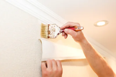 Pose de papier peint à la Poterie-Mathieu — revêtements muraux et toiles de verre